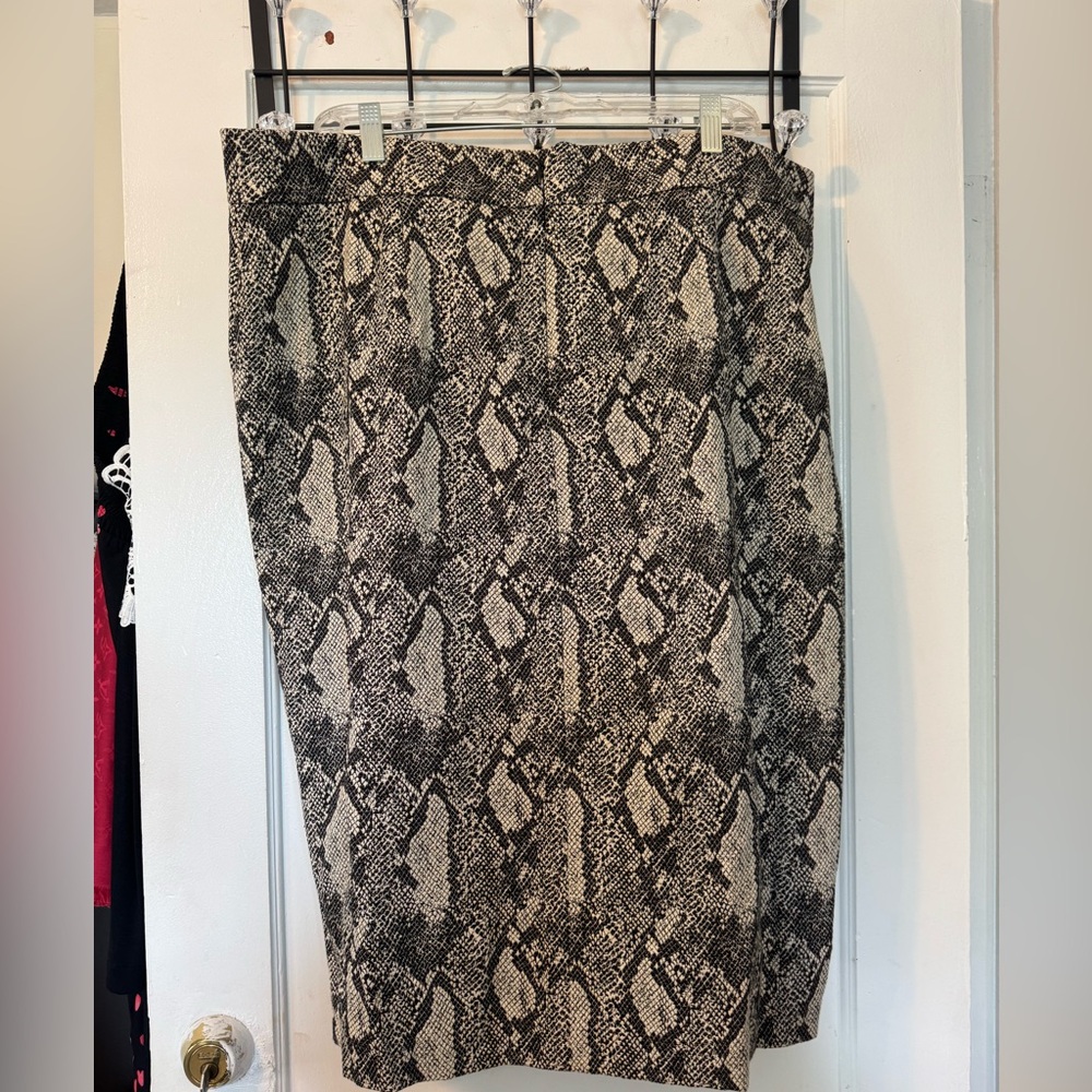 Ann Taylor Black and Gray Midi Skirt